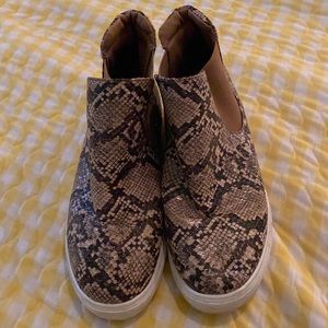 Pre-Owned Women’s Faux Snake-Skin Mid-Calf Boots. Unknown Brand. Size 40.